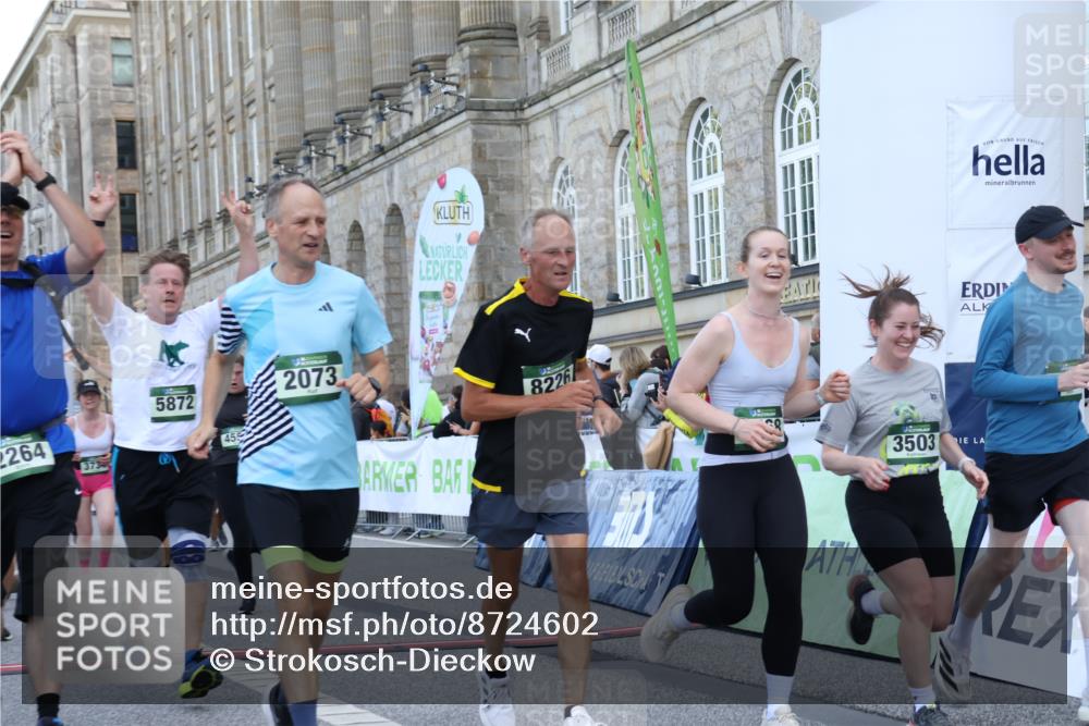 07.09.2025 - BARMER Alsterlauf Strokosch-Dieckow http://msf.ph/oto/8724602 07.09.2025 10:14:40 Ziel 2073, 2232, 2264, 2403, 2688, 3346, 3503, 3504, 3697, 3734, 3735, 4213, 4489, 4553, 4699, 5277, 5278, 5447, 5468, 6145, 6282, 6284, 8195, 8224, 8226 meine-sportfotos.de