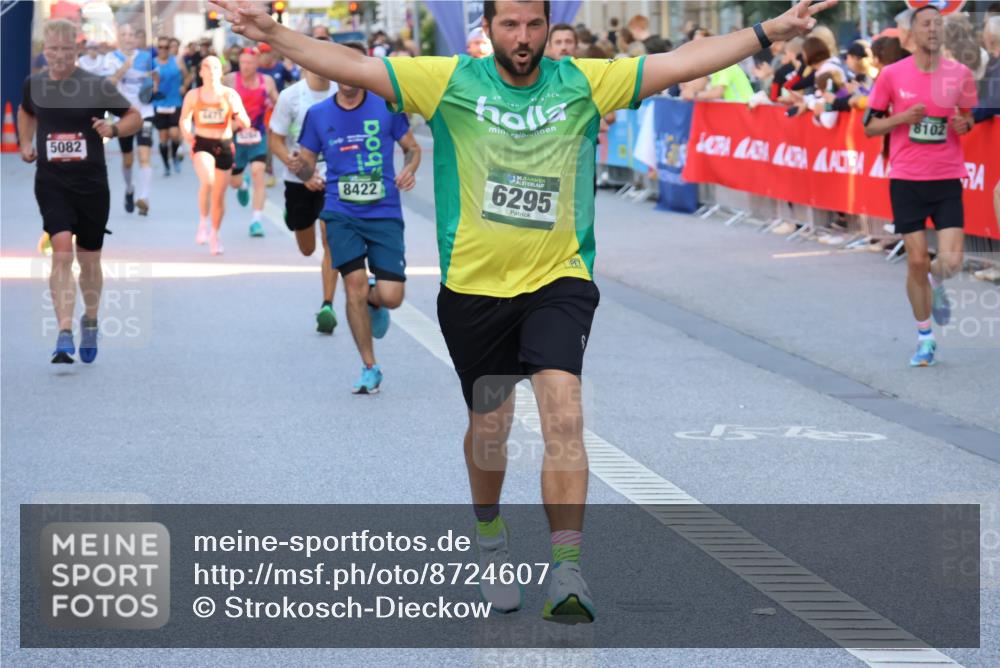 07.09.2025 - BARMER Alsterlauf Strokosch-Dieckow http://msf.ph/oto/8724607 07.09.2025 09:48:49 Ziel 2027, 2769, 2790, 2899, 2921, 3167, 3449, 3450, 3505, 3588, 3694, 4171, 4611, 4612, 4684, 4797, 5095, 5219, 5617, 5717, 5725, 5740, 5958, 6203, 6328, 8281, 8291, 8414 meine-sportfotos.de