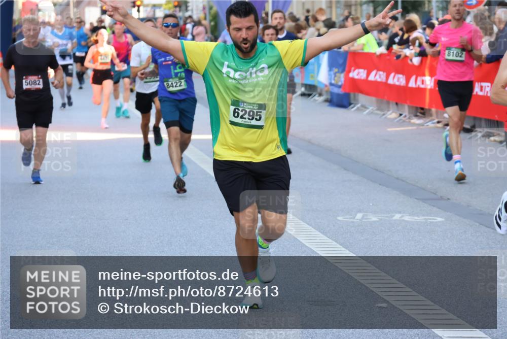 07.09.2025 - BARMER Alsterlauf Strokosch-Dieckow http://msf.ph/oto/8724613 07.09.2025 09:48:49 Ziel 2027, 2769, 2790, 2899, 2921, 3167, 3449, 3450, 3505, 3588, 3694, 4171, 4611, 4612, 4684, 4797, 5095, 5219, 5617, 5717, 5725, 5740, 5958, 6203, 6328, 8281, 8291, 8414 meine-sportfotos.de