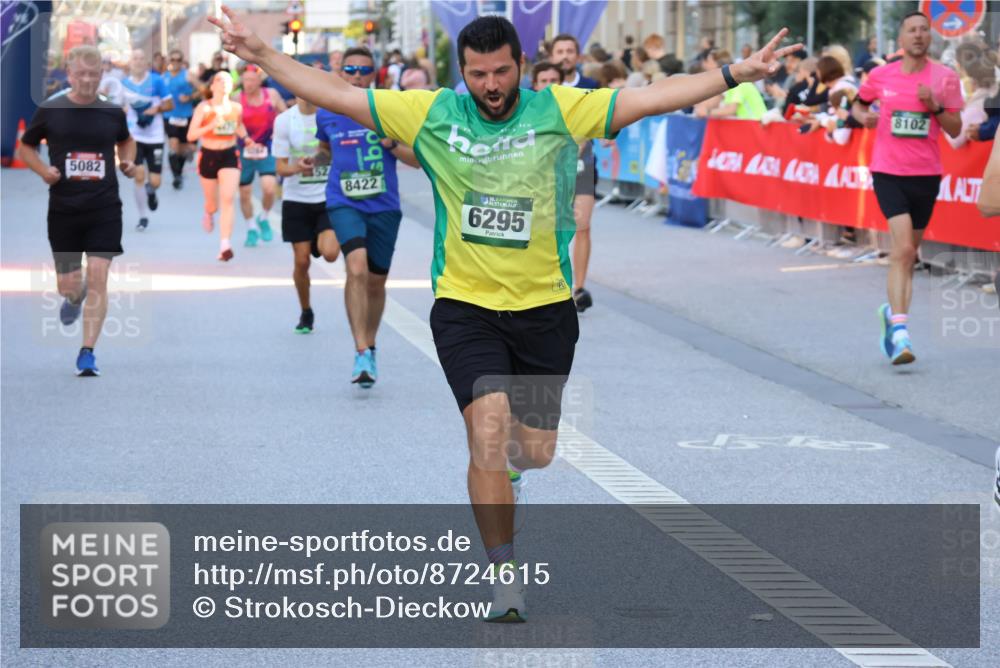 07.09.2025 - BARMER Alsterlauf Strokosch-Dieckow http://msf.ph/oto/8724615 07.09.2025 09:48:49 Ziel 2027, 2769, 2790, 2899, 2921, 3167, 3449, 3450, 3505, 3588, 3694, 4171, 4611, 4612, 4684, 4797, 5095, 5219, 5617, 5717, 5725, 5740, 5958, 6203, 6328, 8281, 8291, 8414 meine-sportfotos.de