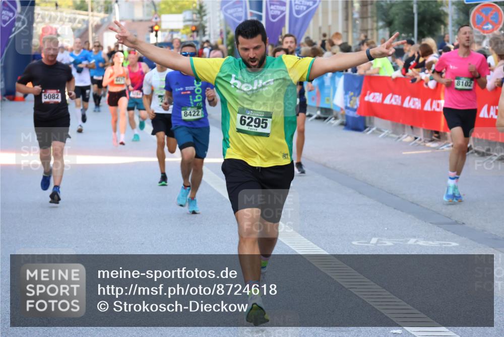 07.09.2025 - BARMER Alsterlauf Strokosch-Dieckow http://msf.ph/oto/8724618 07.09.2025 09:48:49 Ziel 2027, 2769, 2790, 2899, 2921, 3167, 3449, 3450, 3505, 3588, 3694, 4171, 4611, 4612, 4684, 4797, 5095, 5219, 5617, 5717, 5725, 5740, 5958, 6203, 6328, 8281, 8291, 8414 meine-sportfotos.de