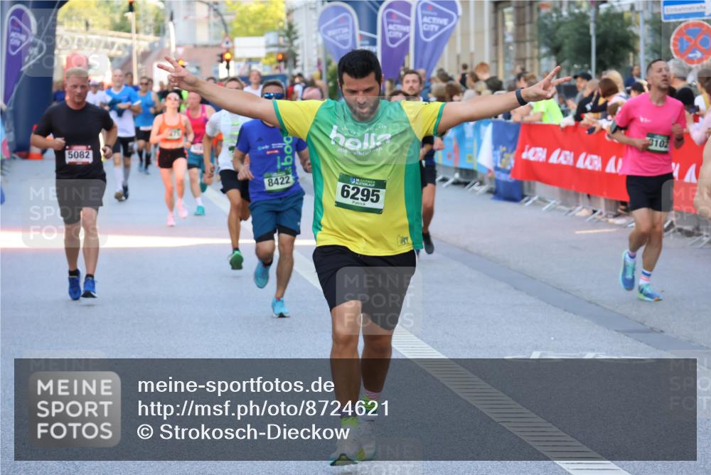 07.09.2025 - BARMER Alsterlauf Strokosch-Dieckow http://msf.ph/oto/8724621 07.09.2025 09:48:49 Ziel 2027, 2769, 2790, 2899, 2921, 3167, 3449, 3450, 3505, 3588, 3694, 4171, 4611, 4612, 4684, 4797, 5095, 5219, 5617, 5717, 5725, 5740, 5958, 6203, 6328, 8281, 8291, 8414 meine-sportfotos.de