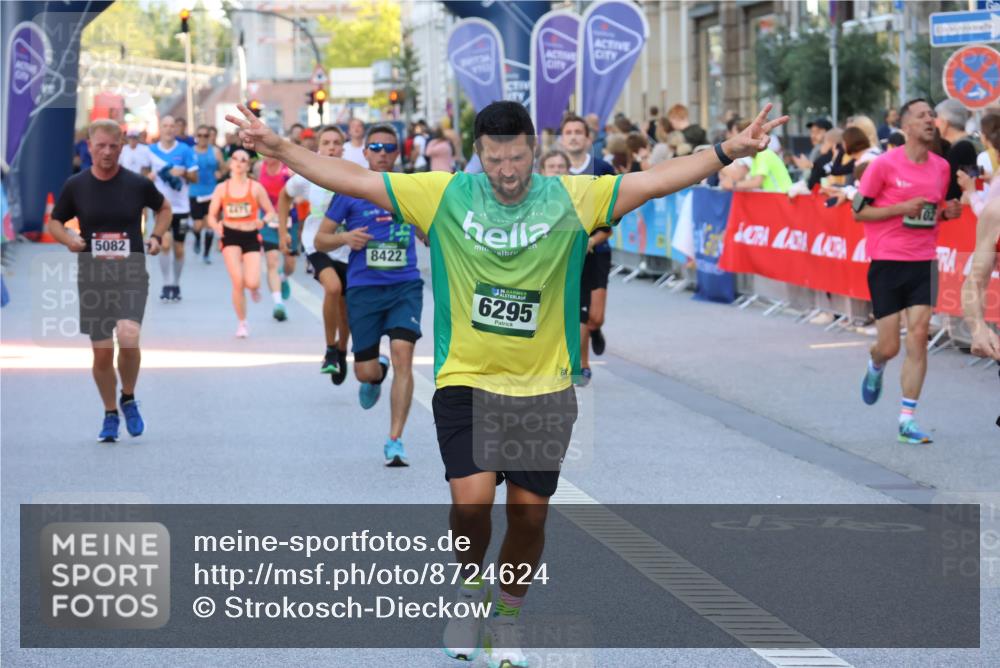 07.09.2025 - BARMER Alsterlauf Strokosch-Dieckow http://msf.ph/oto/8724624 07.09.2025 09:48:49 Ziel 2027, 2769, 2790, 2899, 2921, 3167, 3449, 3450, 3505, 3588, 3694, 4171, 4611, 4612, 4684, 4797, 5095, 5219, 5617, 5717, 5725, 5740, 5958, 6203, 6328, 8281, 8291, 8414 meine-sportfotos.de