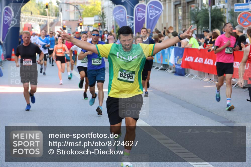 07.09.2025 - BARMER Alsterlauf Strokosch-Dieckow http://msf.ph/oto/8724627 07.09.2025 09:48:49 Ziel 2027, 2769, 2790, 2899, 2921, 3167, 3449, 3450, 3505, 3588, 3694, 4171, 4611, 4612, 4684, 4797, 5095, 5219, 5617, 5717, 5725, 5740, 5958, 6203, 6328, 8281, 8291, 8414 meine-sportfotos.de