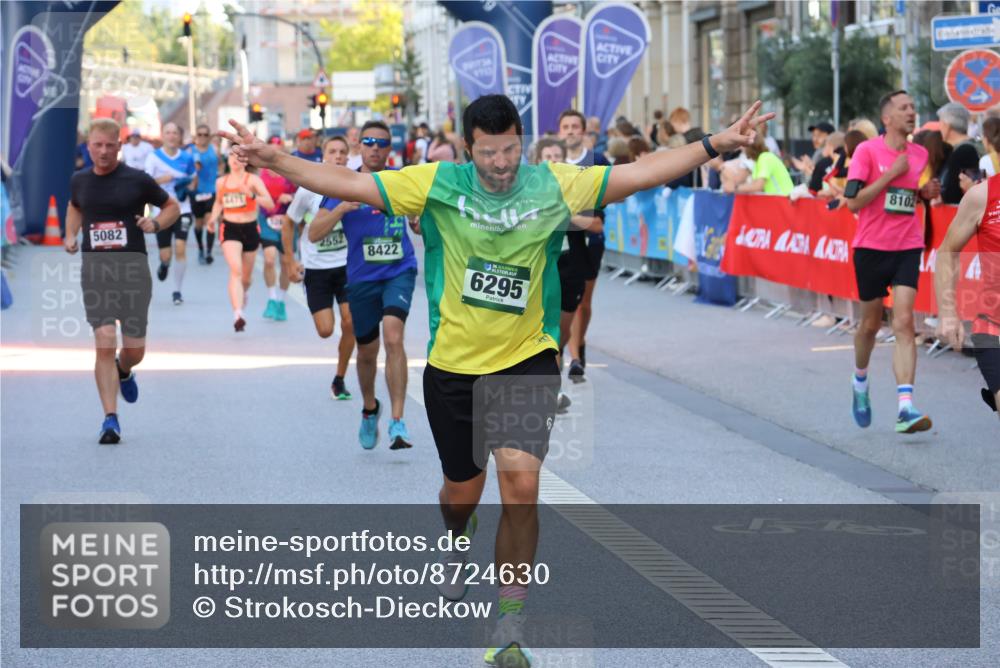 07.09.2025 - BARMER Alsterlauf Strokosch-Dieckow http://msf.ph/oto/8724630 07.09.2025 09:48:49 Ziel 2027, 2769, 2790, 2899, 2921, 3167, 3449, 3450, 3505, 3588, 3694, 4171, 4611, 4612, 4684, 4797, 5095, 5219, 5617, 5717, 5725, 5740, 5958, 6203, 6328, 8281, 8291, 8414 meine-sportfotos.de