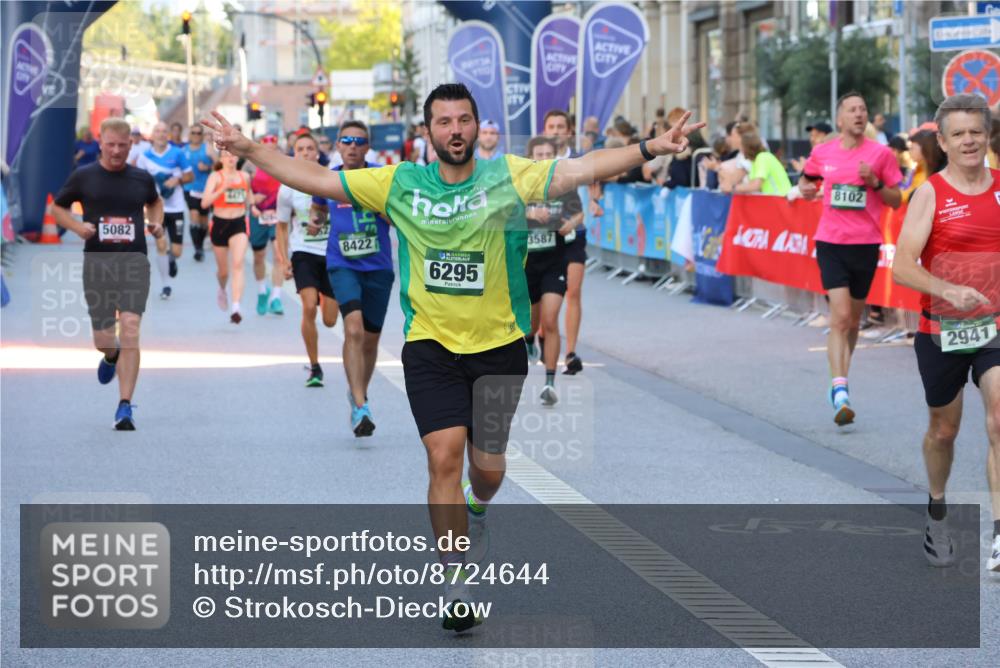 07.09.2025 - BARMER Alsterlauf Strokosch-Dieckow http://msf.ph/oto/8724644 07.09.2025 09:48:48 Ziel 2027, 2769, 2790, 2899, 2921, 3167, 3450, 3505, 3588, 3694, 4171, 4611, 4612, 4684, 5095, 5219, 5617, 5717, 5725, 5740, 5958, 6203, 6256, 6328, 8281, 8291, 8414 meine-sportfotos.de
