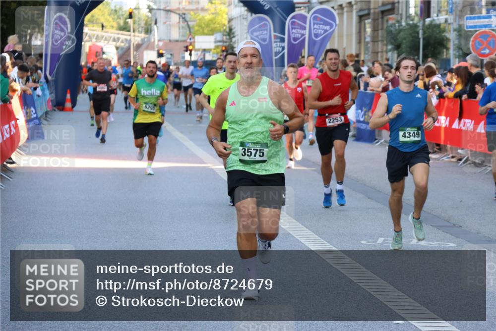 07.09.2025 - BARMER Alsterlauf Strokosch-Dieckow http://msf.ph/oto/8724679 07.09.2025 09:48:43 Ziel 2027, 2769, 2790, 2899, 2921, 2960, 3450, 3505, 3588, 4171, 4684, 5095, 5219, 5273, 5617, 5725, 5740, 6203, 6256, 8291, 8414 meine-sportfotos.de