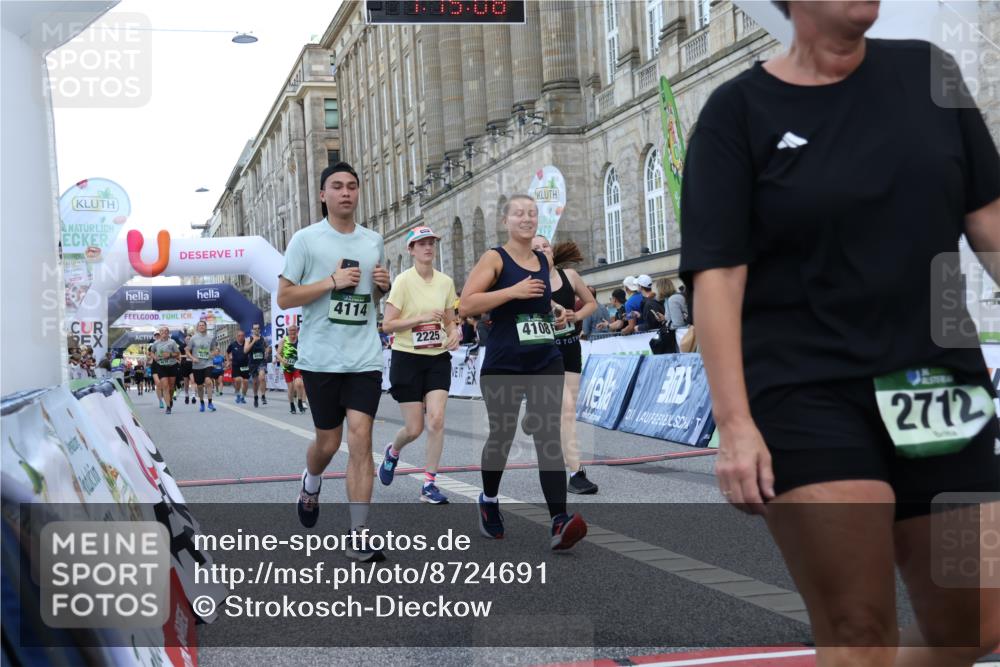 07.09.2025 - BARMER Alsterlauf Strokosch-Dieckow http://msf.ph/oto/8724691 07.09.2025 10:15:07 Ziel 2225, 2442, 2621, 2712, 2736, 3851, 4108, 4364, 4422, 4670, 4671, 4898, 8258 meine-sportfotos.de