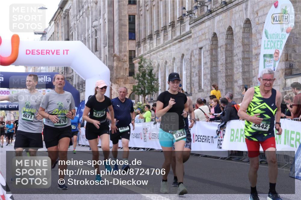 07.09.2025 - BARMER Alsterlauf Strokosch-Dieckow http://msf.ph/oto/8724706 07.09.2025 10:15:12 Ziel 2442, 2621, 2736, 3221, 3851, 4422, 4630, 4670, 4671, 4725, 4734, 4742, 4898, 5036, 6344, 8258 meine-sportfotos.de