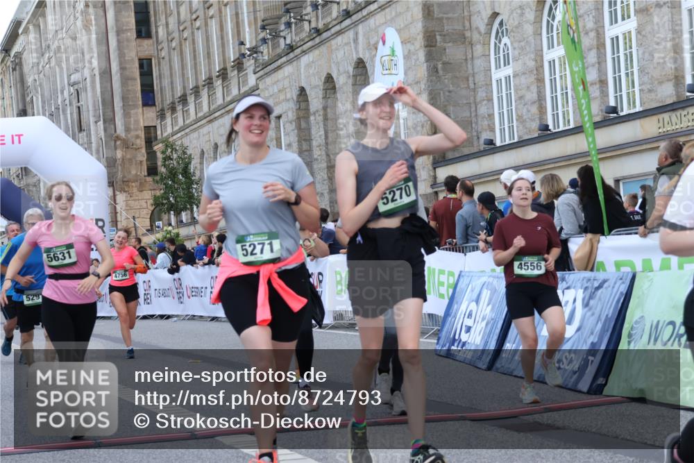 07.09.2025 - BARMER Alsterlauf Strokosch-Dieckow http://msf.ph/oto/8724793 07.09.2025 10:15:45 Ziel 2158, 2651, 3132, 3133, 3548, 3722, 4020, 4021, 4556, 4756, 4757, 4878, 4879, 5134, 5270, 5271, 5291, 5631 meine-sportfotos.de