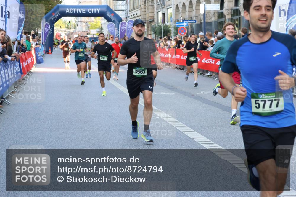 07.09.2025 - BARMER Alsterlauf Strokosch-Dieckow http://msf.ph/oto/8724794 07.09.2025 09:48:22 Ziel 2253, 2324, 2383, 2552, 2941, 3501, 3544, 3575, 3587, 3983, 4330, 4349, 4471, 4511, 4530, 4870, 5082, 5284, 5900, 6295, 8102, 8422 meine-sportfotos.de