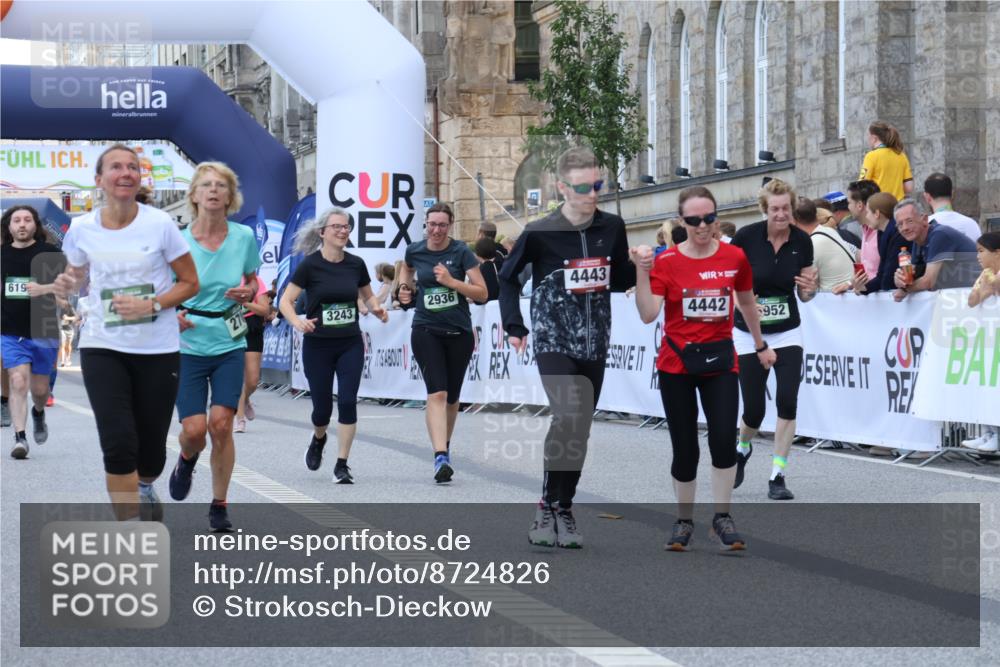07.09.2025 - BARMER Alsterlauf Strokosch-Dieckow http://msf.ph/oto/8724826 07.09.2025 10:15:57 Ziel 2674, 2705, 2936, 3243, 3548, 3885, 3886, 4024, 4177, 4442, 4443, 5952 meine-sportfotos.de