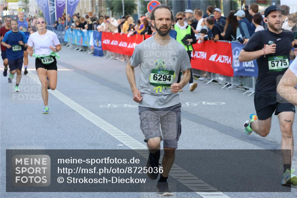 07.09.2025 - BARMER Alsterlauf Strokosch-Dieckow http://msf.ph/oto/8725036 07.09.2025 09:47:26 Ziel 2081, 2121, 2278, 2584, 2656, 3465, 3650, 3974, 4034, 4182, 4731, 4884, 4946, 4977, 5043, 5423, 5745, 5757, 5917, 5966, 6131, 8009, 8275, 8391, 8454 meine-sportfotos.de