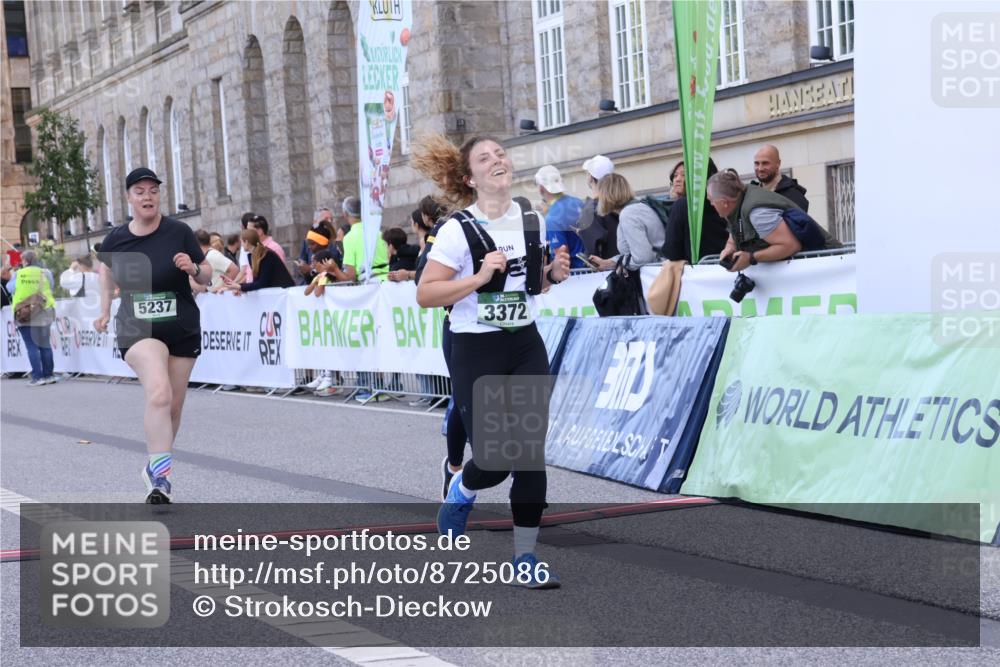 07.09.2025 - BARMER Alsterlauf Strokosch-Dieckow http://msf.ph/oto/8725086 07.09.2025 10:18:03 Ziel 2858, 3372, 4447, 5237, 5545, 5680, 8082 meine-sportfotos.de