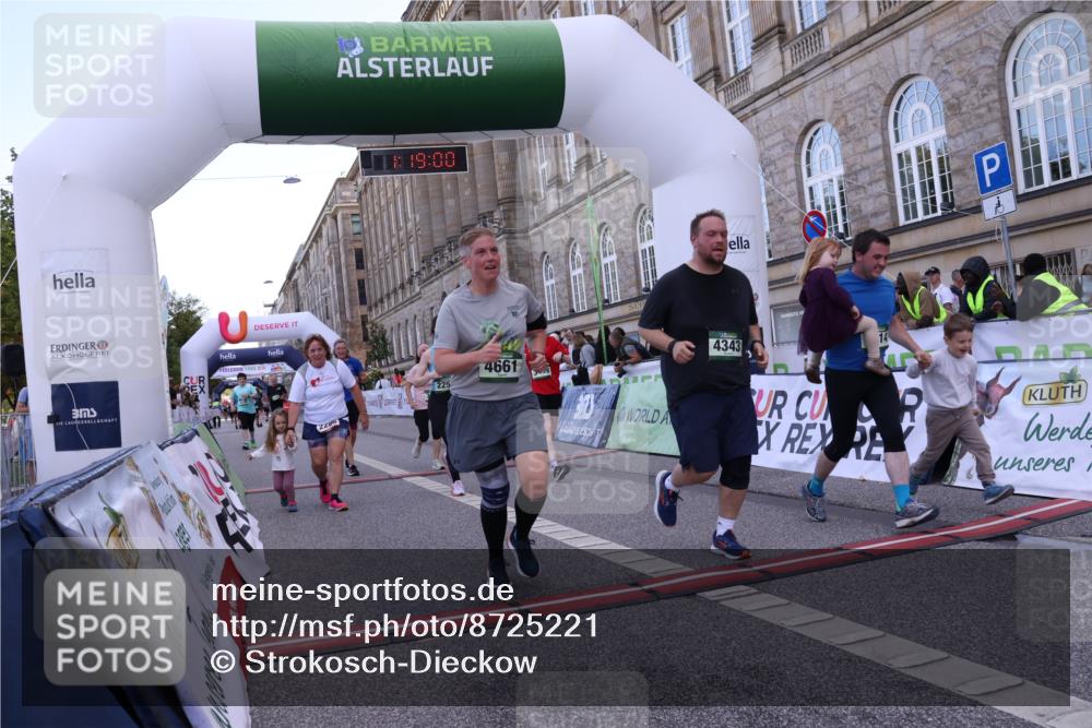07.09.2025 - BARMER Alsterlauf Strokosch-Dieckow http://msf.ph/oto/8725221 07.09.2025 10:18:58 Ziel 2255, 2286, 2575, 2715, 3138, 3139, 3499, 4343, 4661, 4724, 8186, 8214 meine-sportfotos.de