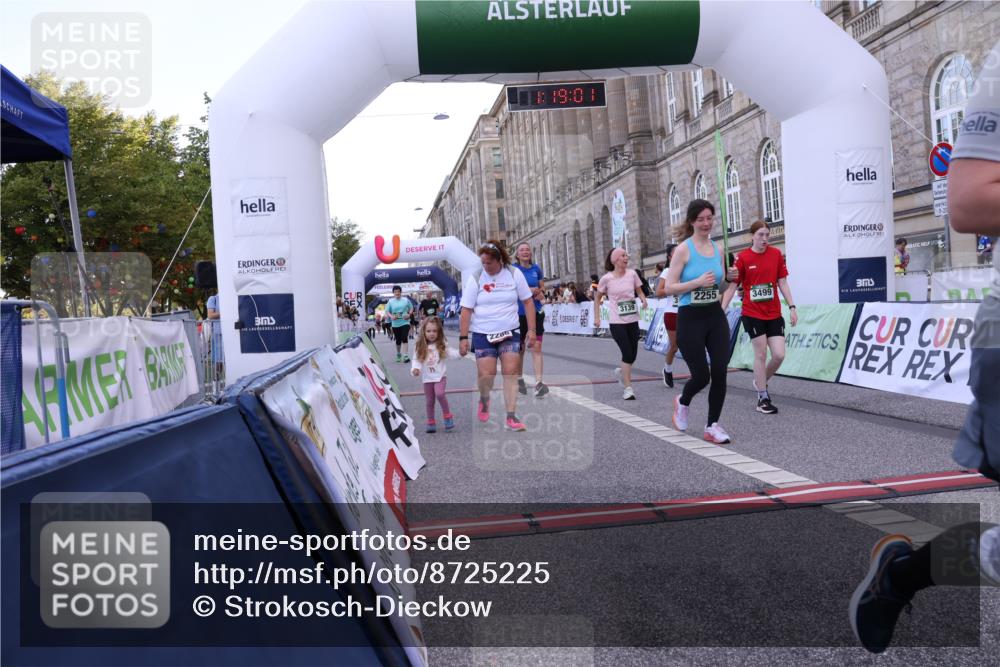 07.09.2025 - BARMER Alsterlauf Strokosch-Dieckow http://msf.ph/oto/8725225 07.09.2025 10:18:59 Ziel 2255, 2286, 2575, 2715, 3138, 3139, 3499, 4343, 4661, 4724, 8186, 8214 meine-sportfotos.de