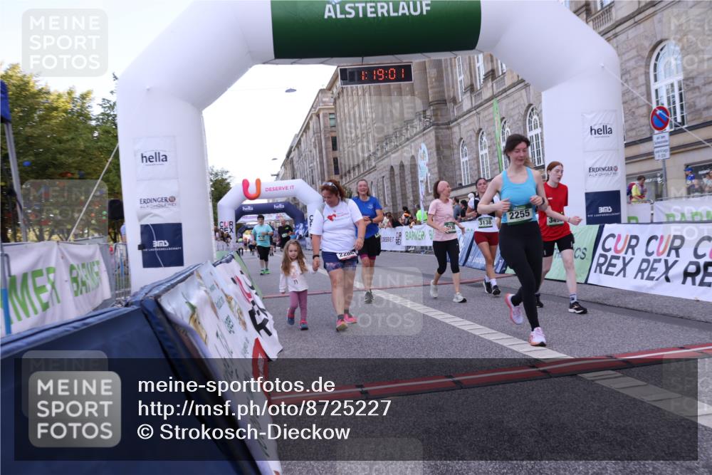 07.09.2025 - BARMER Alsterlauf Strokosch-Dieckow http://msf.ph/oto/8725227 07.09.2025 10:18:59 Ziel 2255, 2286, 2575, 2715, 3138, 3139, 3499, 4343, 4661, 4724, 8186, 8214 meine-sportfotos.de
