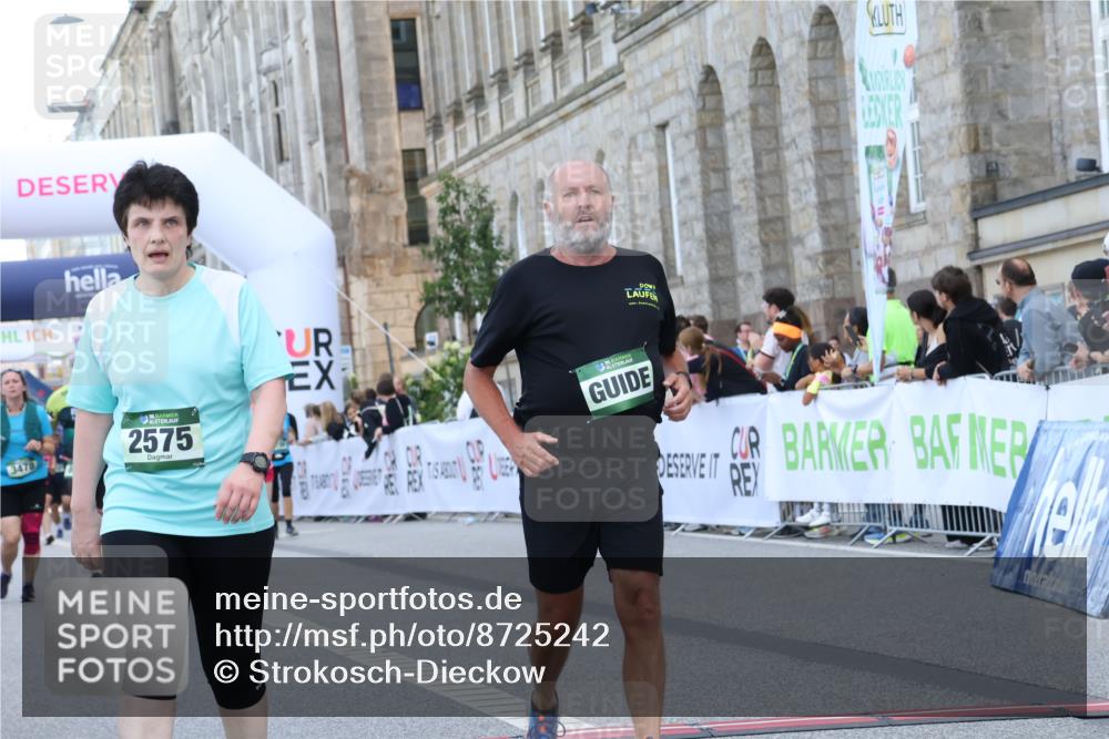 07.09.2025 - BARMER Alsterlauf Strokosch-Dieckow http://msf.ph/oto/8725242 07.09.2025 10:19:05 Ziel 2099, 2575, 2715, 3478, 4724 meine-sportfotos.de