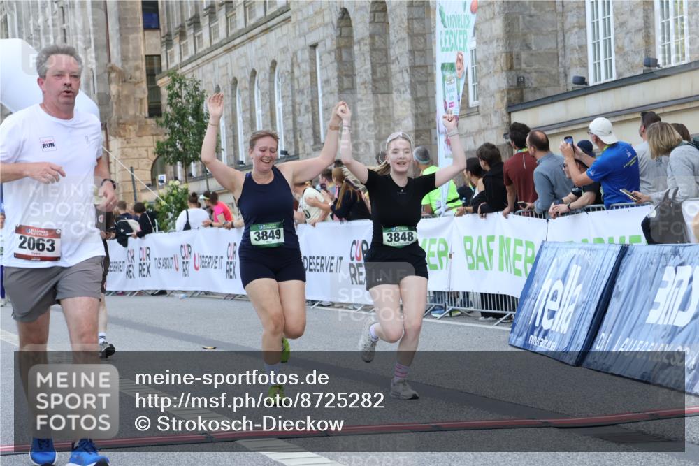 07.09.2025 - BARMER Alsterlauf Strokosch-Dieckow http://msf.ph/oto/8725282 07.09.2025 10:19:28 Ziel 2063, 3143, 3848, 3849, 4477 meine-sportfotos.de