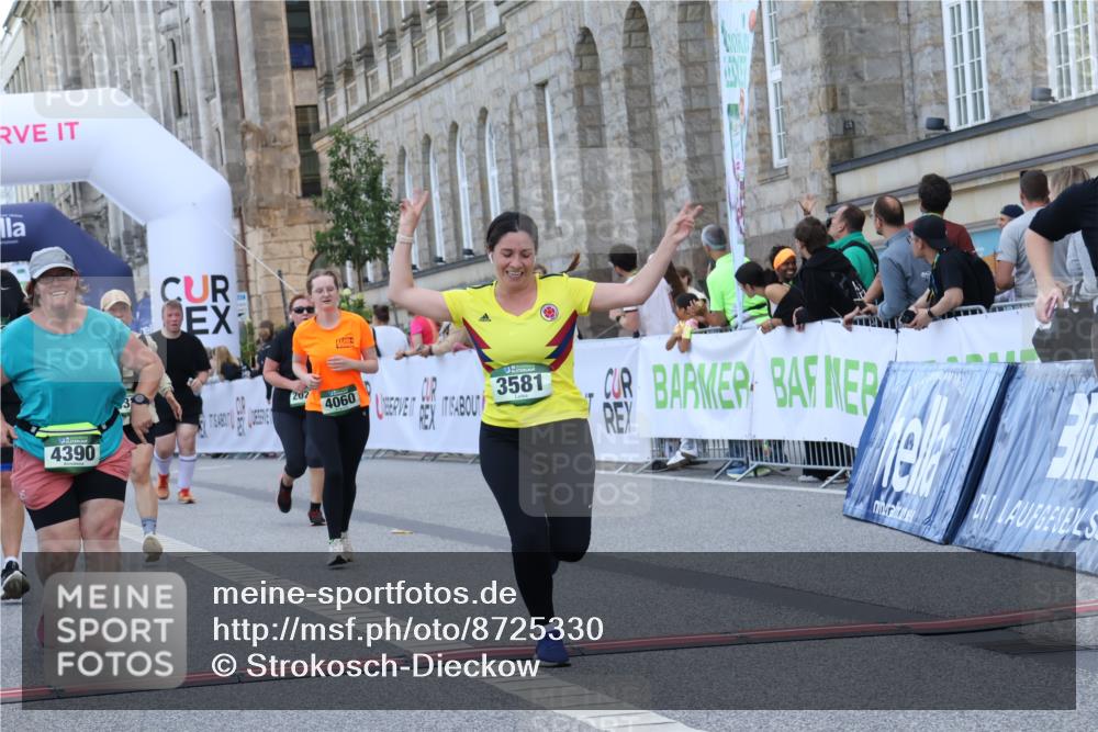 07.09.2025 - BARMER Alsterlauf Strokosch-Dieckow http://msf.ph/oto/8725330 07.09.2025 10:19:53 Ziel 2024, 2725, 3399, 3400, 3581, 4060, 4207, 4390, 4410, 4438, 4459, 5325, 5712, 6003 meine-sportfotos.de