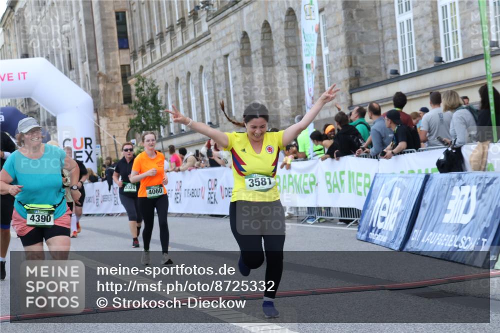 07.09.2025 - BARMER Alsterlauf Strokosch-Dieckow http://msf.ph/oto/8725332 07.09.2025 10:19:54 Ziel 2024, 3399, 3400, 3581, 4060, 4207, 4390, 4410, 4438, 4459, 5325, 5712, 6003 meine-sportfotos.de