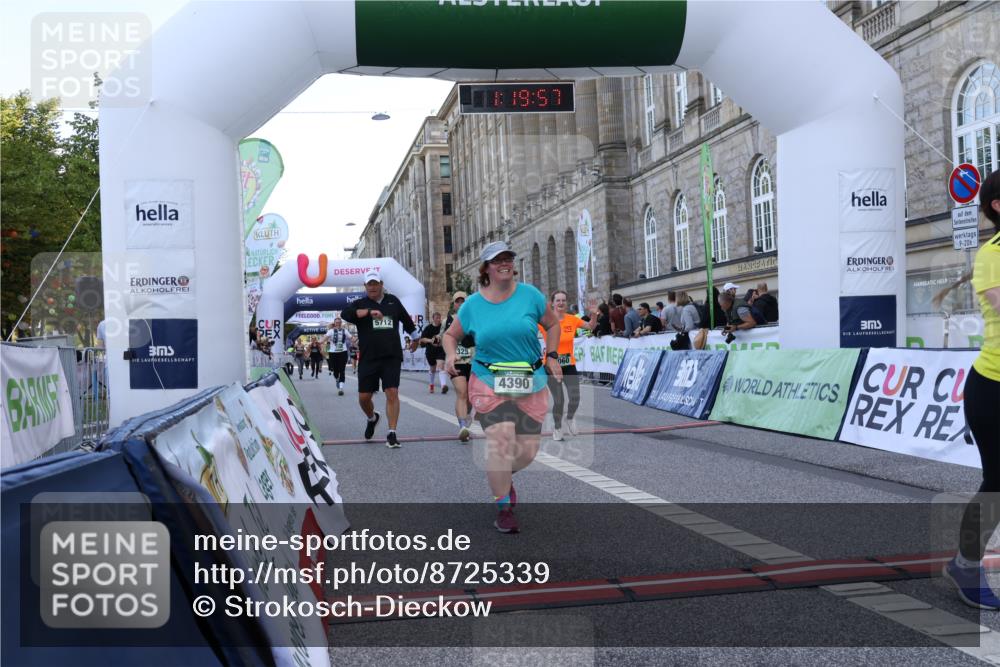 07.09.2025 - BARMER Alsterlauf Strokosch-Dieckow http://msf.ph/oto/8725339 07.09.2025 10:19:55 Ziel 2024, 3399, 3400, 3581, 4060, 4390, 4410, 4438, 4459, 5325, 5712, 6003 meine-sportfotos.de