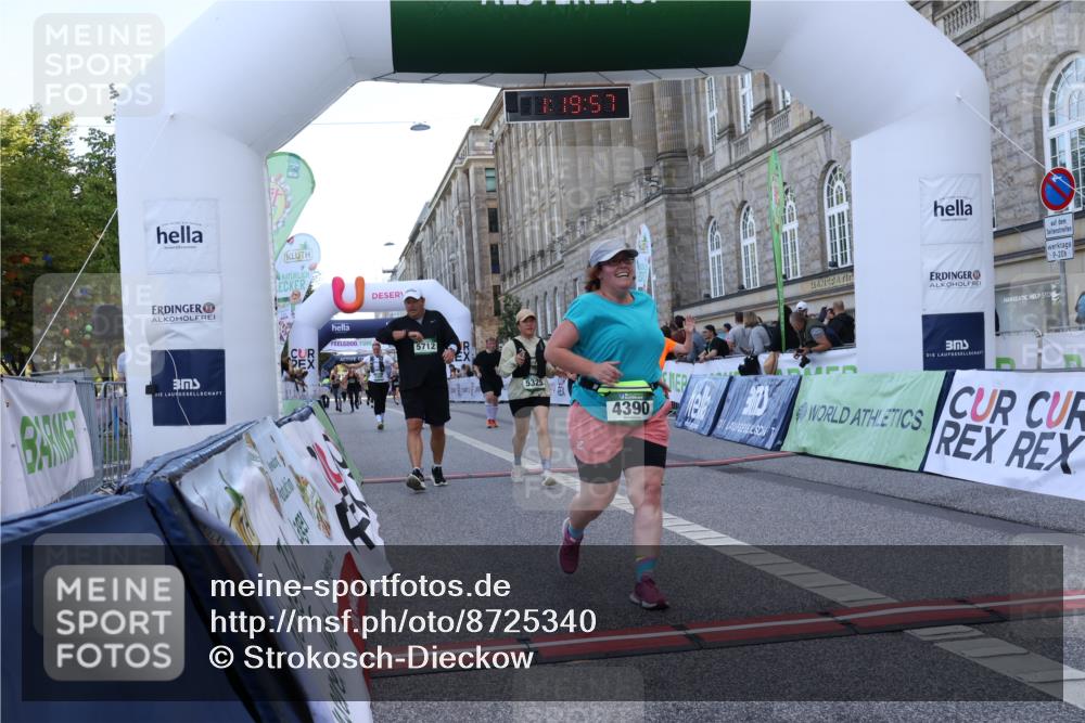 07.09.2025 - BARMER Alsterlauf Strokosch-Dieckow http://msf.ph/oto/8725340 07.09.2025 10:19:56 Ziel 2024, 3399, 3400, 3581, 4060, 4390, 4410, 4438, 4459, 5325, 5712, 6003 meine-sportfotos.de