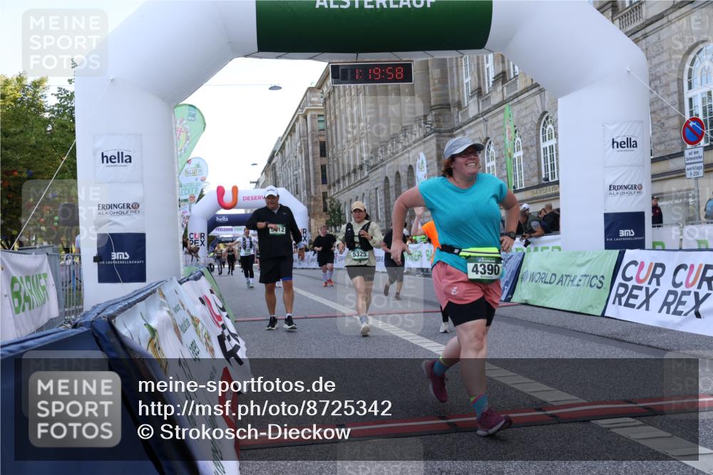 07.09.2025 - BARMER Alsterlauf Strokosch-Dieckow http://msf.ph/oto/8725342 07.09.2025 10:19:56 Ziel 2024, 3399, 3400, 3581, 4060, 4390, 4410, 4438, 4459, 5325, 5712, 6003 meine-sportfotos.de