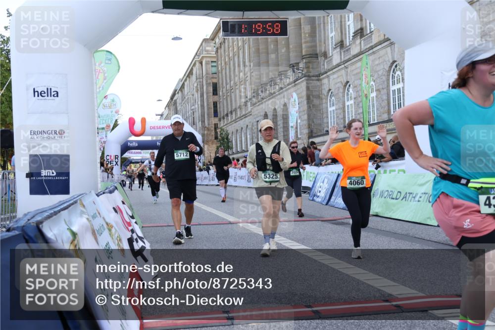 07.09.2025 - BARMER Alsterlauf Strokosch-Dieckow http://msf.ph/oto/8725343 07.09.2025 10:19:57 Ziel 2024, 3399, 3400, 3581, 4060, 4390, 5325, 5712, 6003 meine-sportfotos.de
