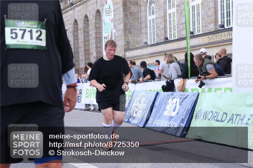 07.09.2025 - BARMER Alsterlauf Strokosch-Dieckow http://msf.ph/oto/8725350 07.09.2025 10:20:00 Ziel 2024, 3399, 3400, 4060, 4390, 4509, 4510, 4975, 5325, 5712 meine-sportfotos.de
