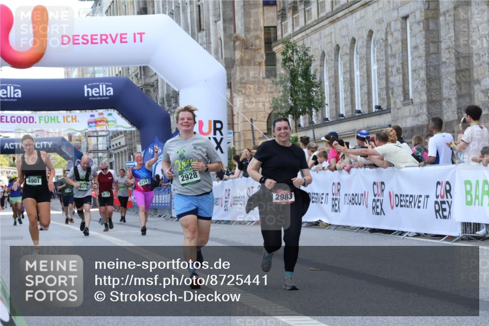 07.09.2025 - BARMER Alsterlauf Strokosch-Dieckow http://msf.ph/oto/8725441 07.09.2025 10:20:57 Ziel 2928, 2983, 4901, 5331, 5332 meine-sportfotos.de