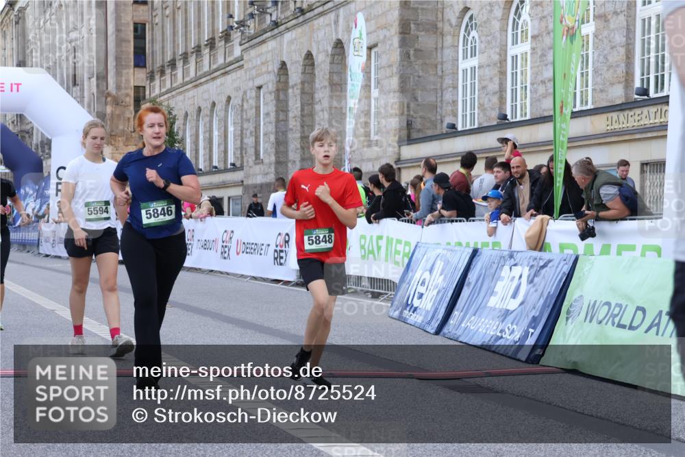 07.09.2025 - BARMER Alsterlauf Strokosch-Dieckow http://msf.ph/oto/8725524 07.09.2025 10:21:39 Ziel 3777, 4206, 4564, 4656, 4919, 5019, 5594, 5846, 5848, 8031 meine-sportfotos.de