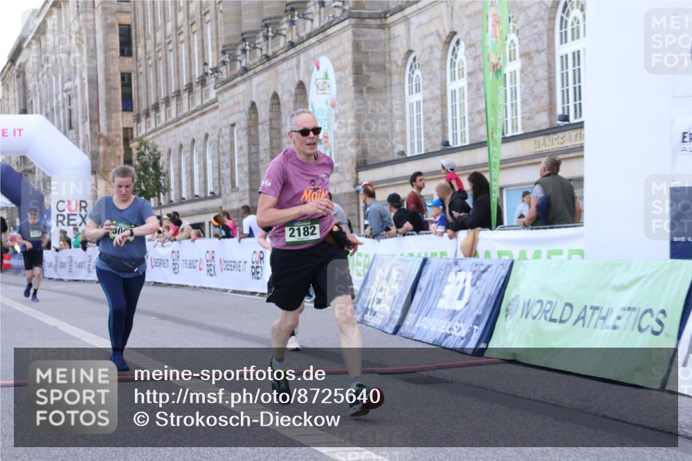 07.09.2025 - BARMER Alsterlauf Strokosch-Dieckow http://msf.ph/oto/8725640 07.09.2025 10:22:37 Ziel 2182, 3091, 3185, 4437, 4448, 4475, 4563, 5030, 5235, 8004 meine-sportfotos.de