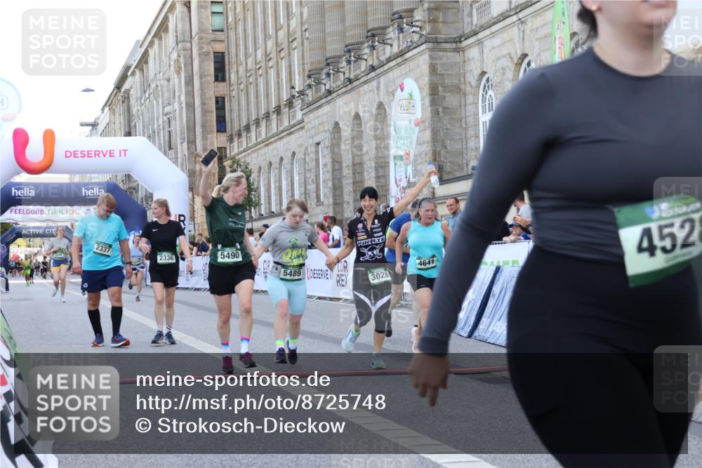 07.09.2025 - BARMER Alsterlauf Strokosch-Dieckow http://msf.ph/oto/8725748 07.09.2025 10:23:20 Ziel 2246, 2336, 2337, 2499, 3026, 3070, 3128, 4528, 4641, 5489, 5586, 5951 meine-sportfotos.de