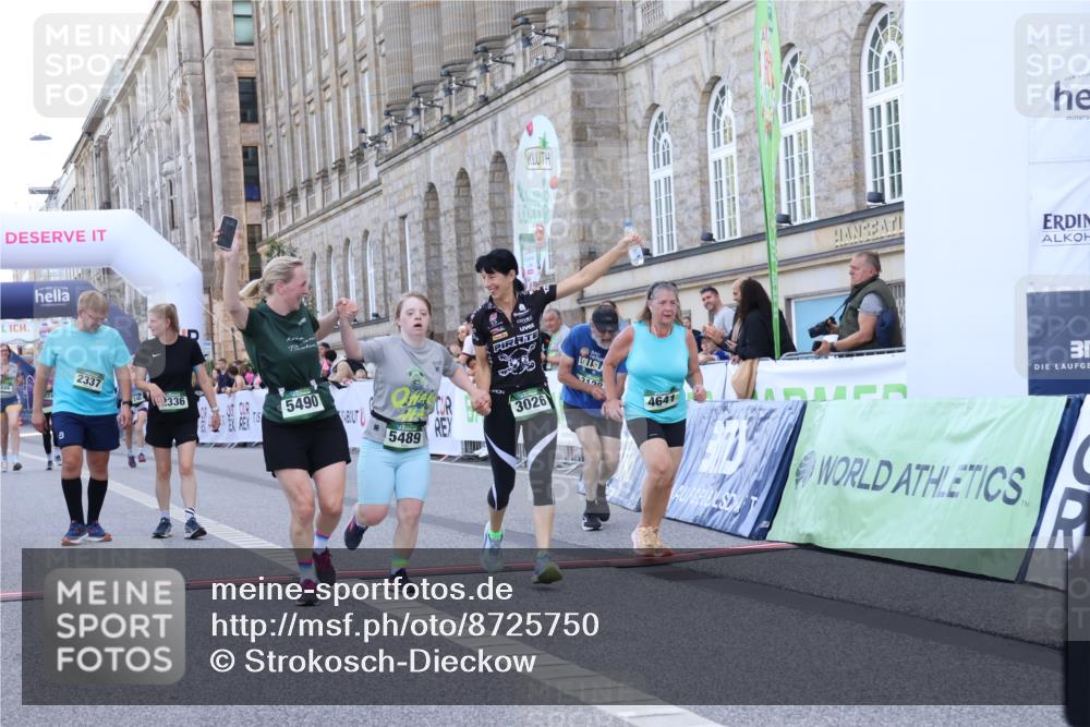 07.09.2025 - BARMER Alsterlauf Strokosch-Dieckow http://msf.ph/oto/8725750 07.09.2025 10:23:21 Ziel 2243, 2246, 2336, 2337, 2499, 3026, 3070, 3128, 4528, 4641, 5489, 5586, 5951 meine-sportfotos.de