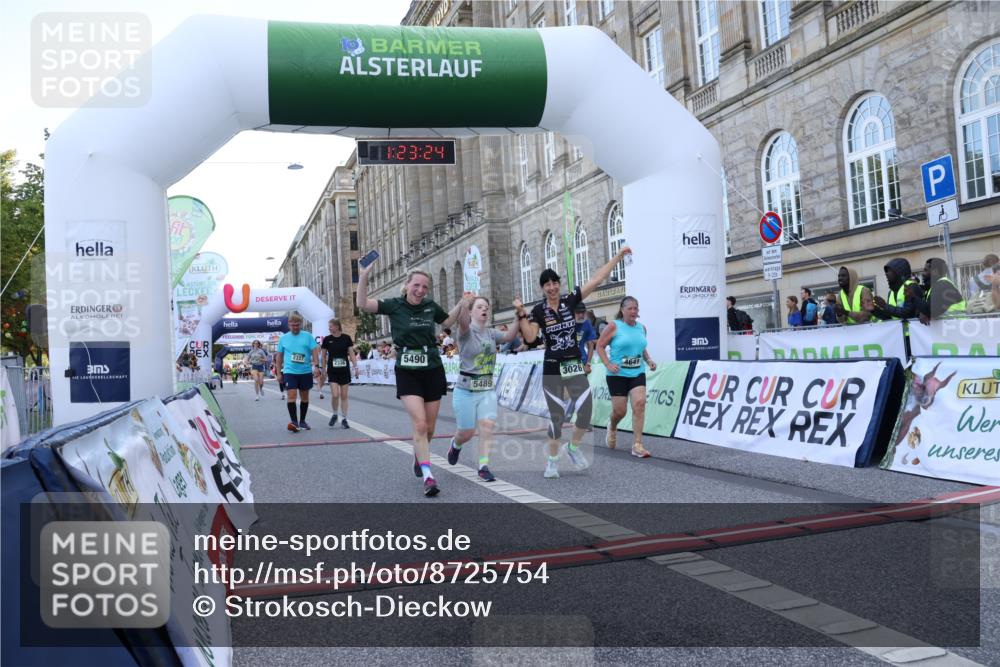 07.09.2025 - BARMER Alsterlauf Strokosch-Dieckow http://msf.ph/oto/8725754 07.09.2025 10:23:22 Ziel 2243, 2246, 2336, 2337, 2499, 3026, 3128, 4528, 4641, 5489, 5586, 5951 meine-sportfotos.de