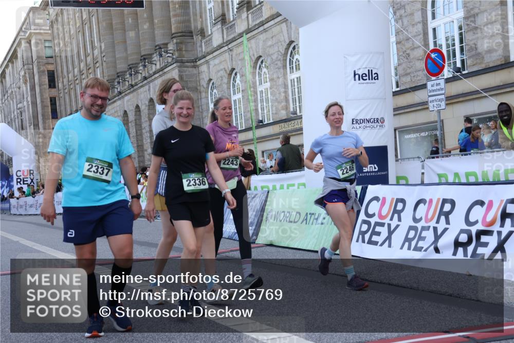 07.09.2025 - BARMER Alsterlauf Strokosch-Dieckow http://msf.ph/oto/8725769 07.09.2025 10:23:28 Ziel 2243, 2246, 2336, 2337, 5586 meine-sportfotos.de
