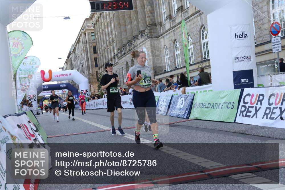 07.09.2025 - BARMER Alsterlauf Strokosch-Dieckow http://msf.ph/oto/8725786 07.09.2025 10:23:52 Ziel 3663, 3665, 4128, 4755, 5191, 5727 meine-sportfotos.de