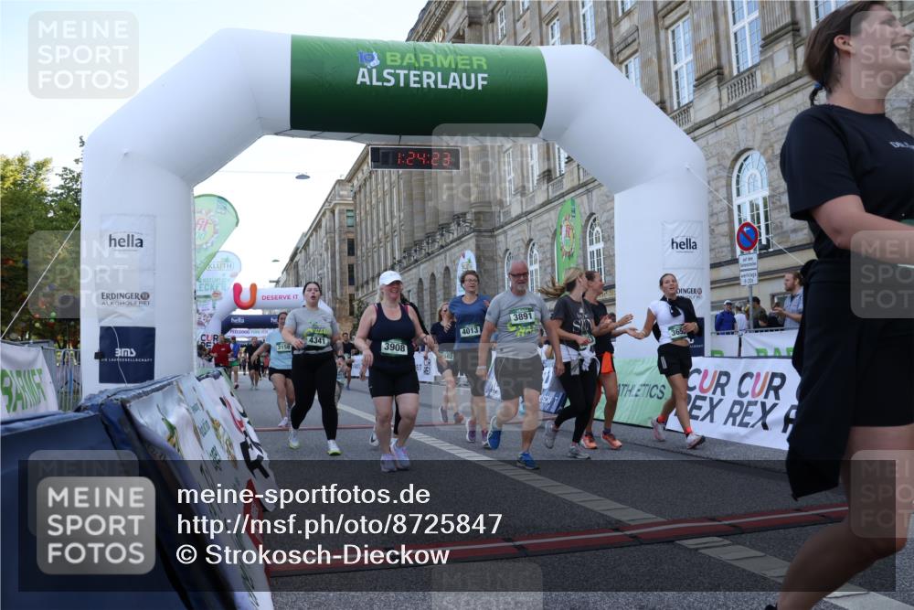 07.09.2025 - BARMER Alsterlauf Strokosch-Dieckow http://msf.ph/oto/8725847 07.09.2025 10:24:21 Ziel 2087, 2996, 3159, 3406, 3407, 3562, 3652, 3653, 3688, 3891, 3908, 4013, 4341, 4352, 5077, 5083, 5085, 5109, 5242, 8005 meine-sportfotos.de