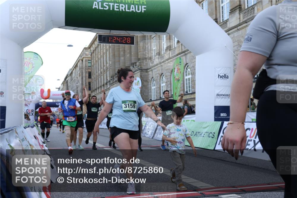 07.09.2025 - BARMER Alsterlauf Strokosch-Dieckow http://msf.ph/oto/8725860 07.09.2025 10:24:26 Ziel 2087, 2261, 3159, 3562, 3688, 4013, 4841, 5077, 5083, 5085, 5109, 5242, 8005 meine-sportfotos.de