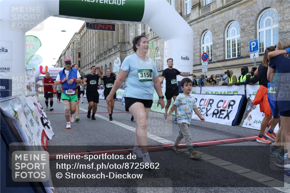 07.09.2025 - BARMER Alsterlauf Strokosch-Dieckow http://msf.ph/oto/8725862 07.09.2025 10:24:27 Ziel 2087, 2261, 3159, 3688, 4306, 4841, 5077, 5083, 5085, 5109, 5242, 8005 meine-sportfotos.de