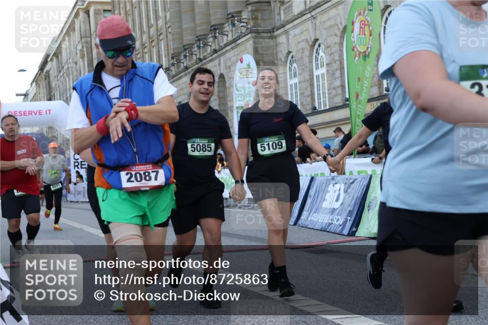 07.09.2025 - BARMER Alsterlauf Strokosch-Dieckow http://msf.ph/oto/8725863 07.09.2025 10:24:27 Ziel 2087, 2261, 3159, 3688, 4306, 4841, 5077, 5083, 5085, 5109, 5242, 8005 meine-sportfotos.de