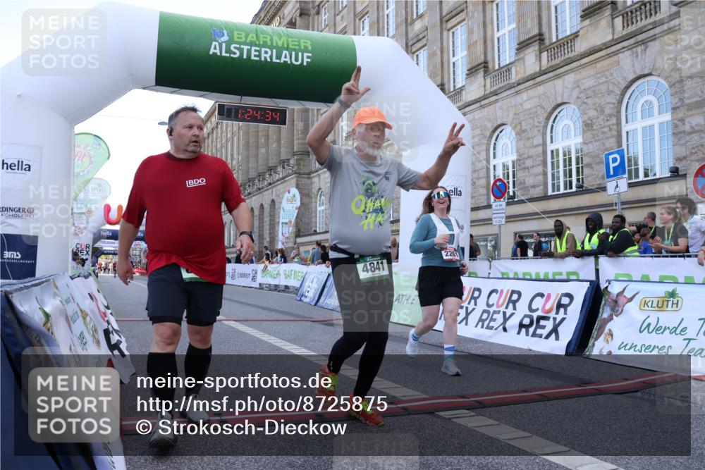 07.09.2025 - BARMER Alsterlauf Strokosch-Dieckow http://msf.ph/oto/8725875 07.09.2025 10:24:32 Ziel 2261, 4306, 4841, 5085, 8005 meine-sportfotos.de