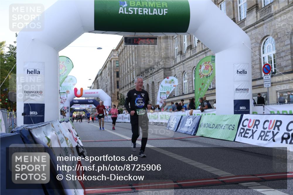 07.09.2025 - BARMER Alsterlauf Strokosch-Dieckow http://msf.ph/oto/8725906 07.09.2025 10:24:52 Ziel 2026, 3168, 3169 meine-sportfotos.de