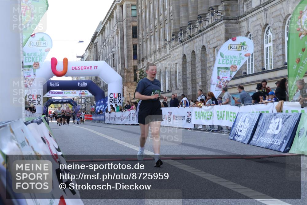 07.09.2025 - BARMER Alsterlauf Strokosch-Dieckow http://msf.ph/oto/8725959 07.09.2025 10:25:19 Ziel 2905, 6102 meine-sportfotos.de
