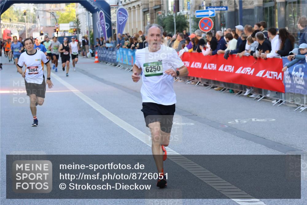 07.09.2025 - BARMER Alsterlauf Strokosch-Dieckow http://msf.ph/oto/8726051 07.09.2025 09:43:51 Ziel 2411, 2618, 2699, 2826, 3458, 3596, 4382, 4472, 4849, 4949, 5034, 5227, 5751, 5862, 6108, 6120, 6193, 8154 meine-sportfotos.de