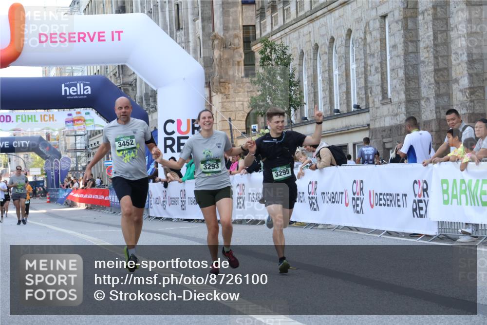 07.09.2025 - BARMER Alsterlauf Strokosch-Dieckow http://msf.ph/oto/8726100 07.09.2025 10:26:32 Ziel 3293, 3295, 3452, 3591, 4417 meine-sportfotos.de
