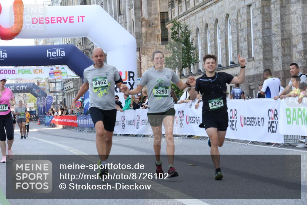07.09.2025 - BARMER Alsterlauf Strokosch-Dieckow http://msf.ph/oto/8726102 07.09.2025 10:26:32 Ziel 3293, 3295, 3452, 3591, 4417 meine-sportfotos.de