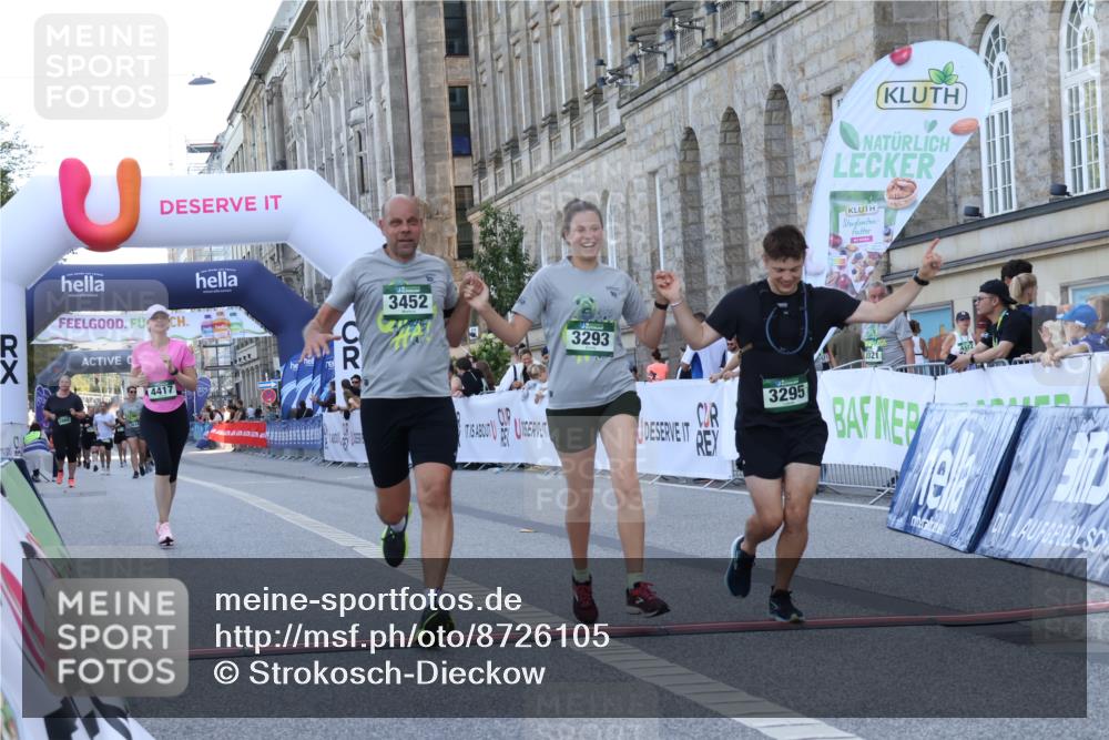 07.09.2025 - BARMER Alsterlauf Strokosch-Dieckow http://msf.ph/oto/8726105 07.09.2025 10:26:34 Ziel 3293, 3295, 3452, 3591, 4417 meine-sportfotos.de