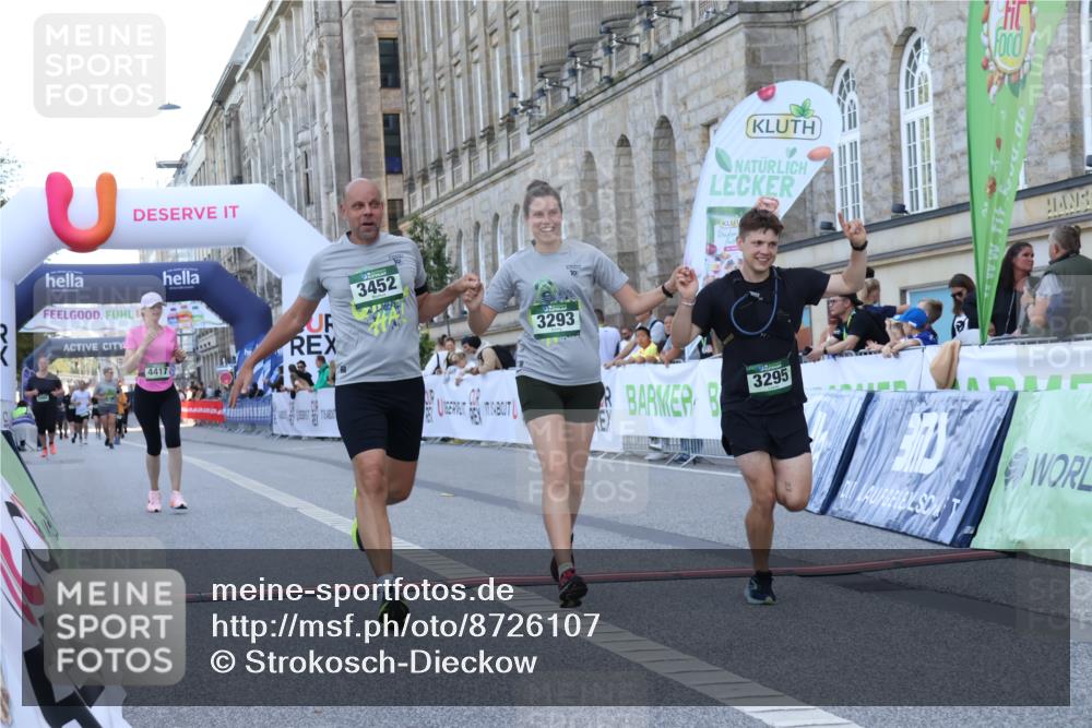07.09.2025 - BARMER Alsterlauf Strokosch-Dieckow http://msf.ph/oto/8726107 07.09.2025 10:26:34 Ziel 3293, 3295, 3452, 3591, 4417 meine-sportfotos.de